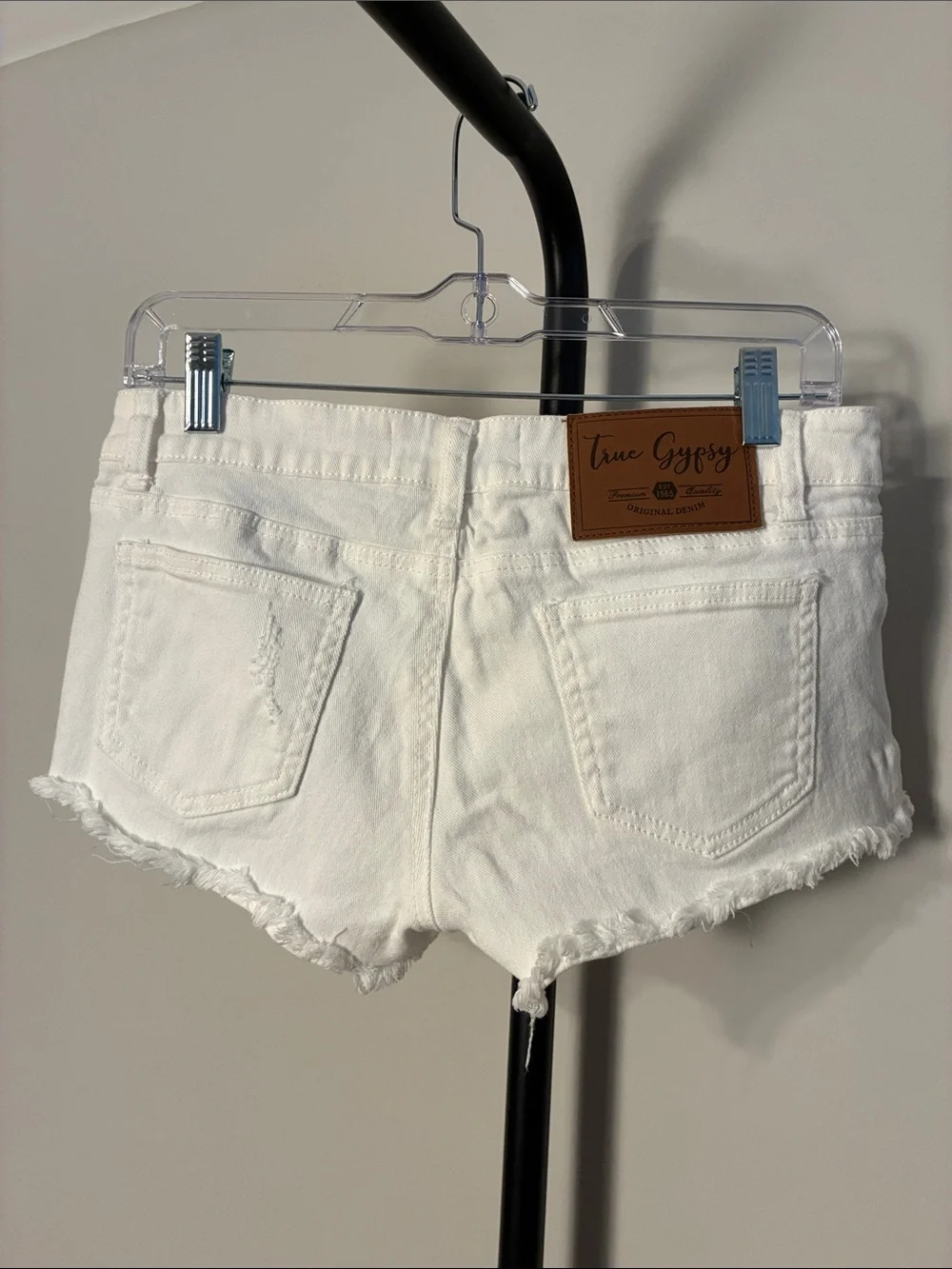 True Gypsy White Denim Distressed jean shorts low rise Y2K Size 5